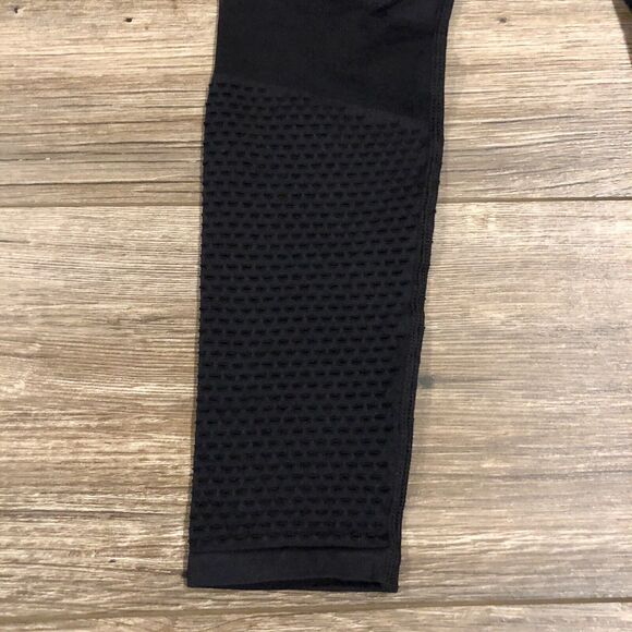 Fabletics Leggings XS 2 - 4 Black Seamless High Waisted Mesh Leggings - Picture 9 of 12